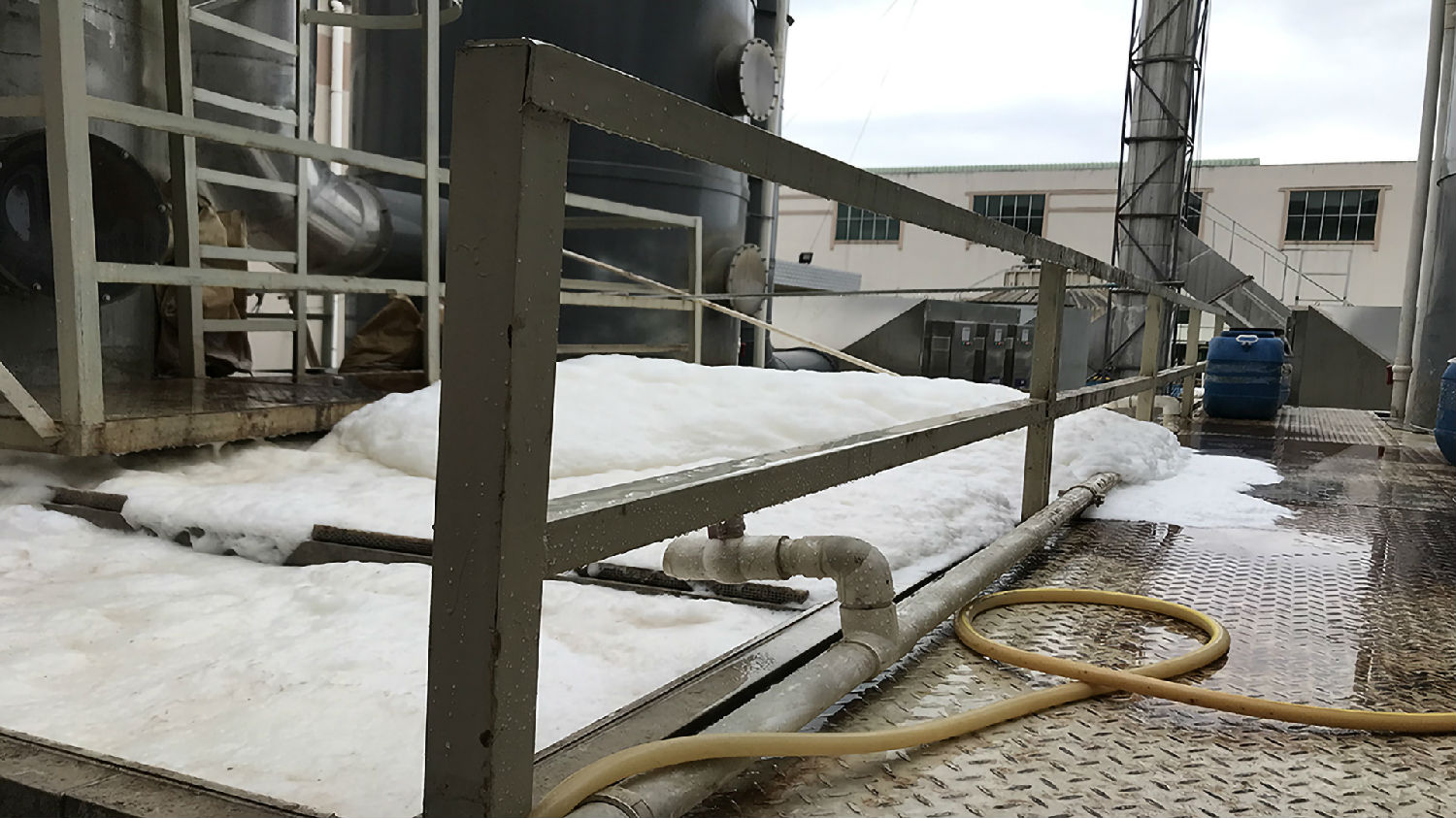 機械消泡器.jpg 機械消泡器.jpg